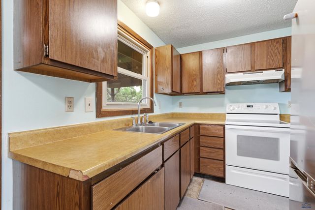 6608 KIMBERLY DR, Black Hawk, SD 57718