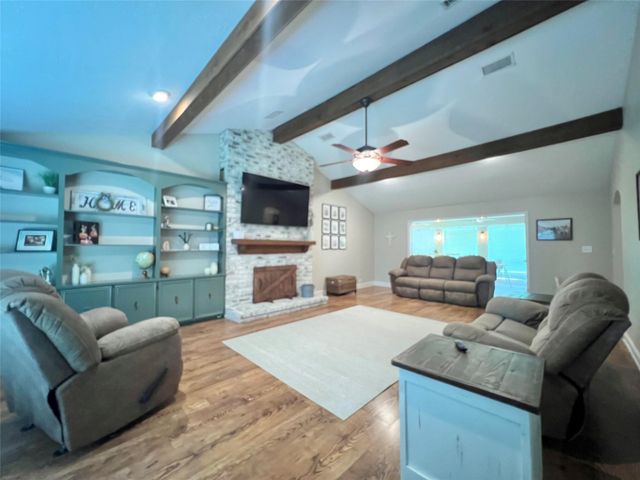 425 Lawrence Lane, Vidor, TX 77662