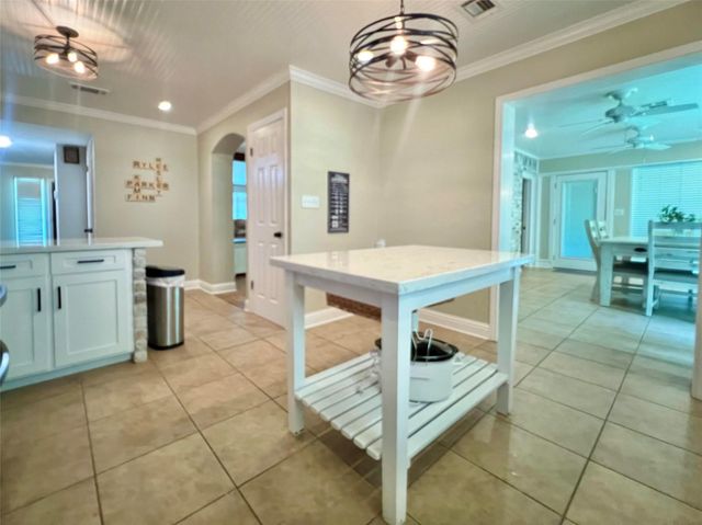 425 Lawrence Lane, Vidor, TX 77662