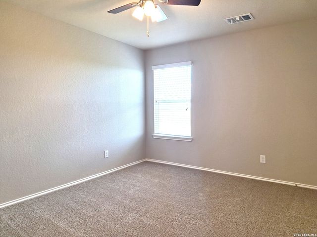 1068 DUMFRIES DR, Seguin, TX 78155