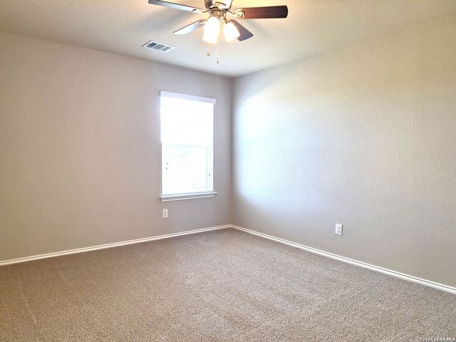 1068 DUMFRIES DR, Seguin, TX 78155