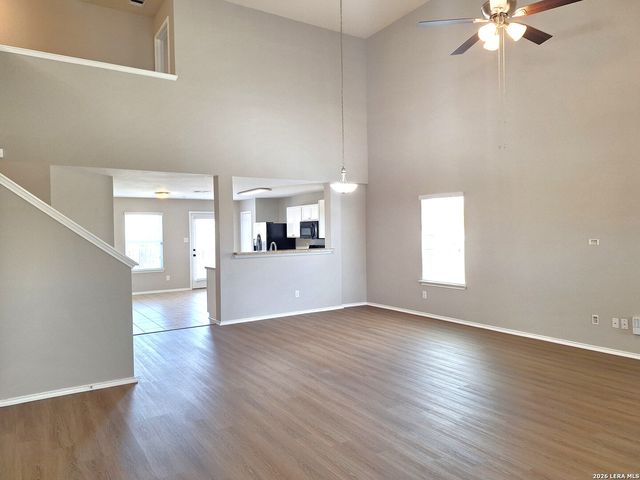 1068 DUMFRIES DR, Seguin, TX 78155