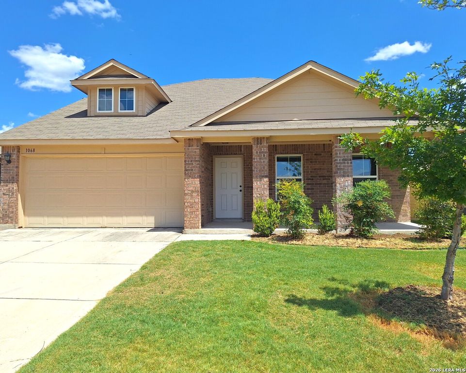 1068 DUMFRIES DR, Seguin, TX 78155
