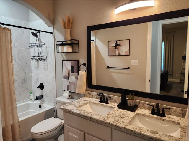1000 Nogalito Avenue, Crowley, TX 76036