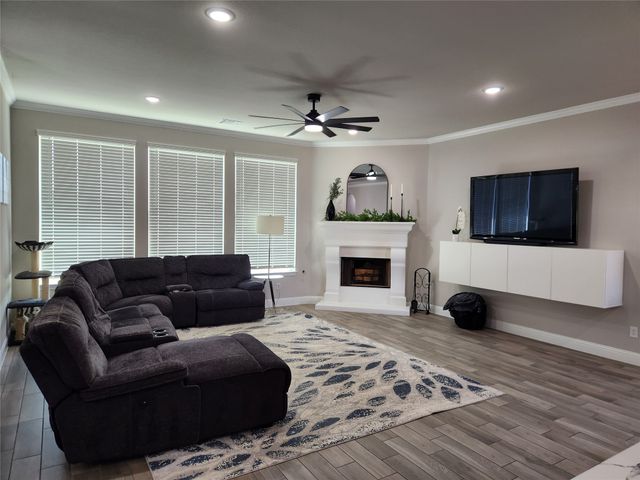 1000 Nogalito Avenue, Crowley, TX 76036