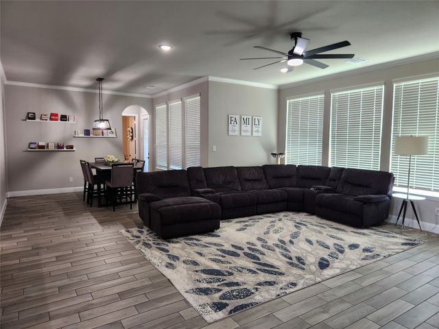 1000 Nogalito Avenue, Crowley, TX 76036