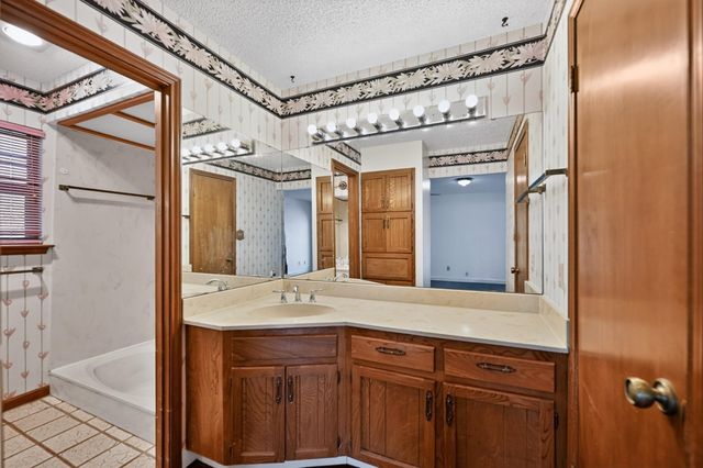 29 Country Oaks DR, Buda, TX 78610