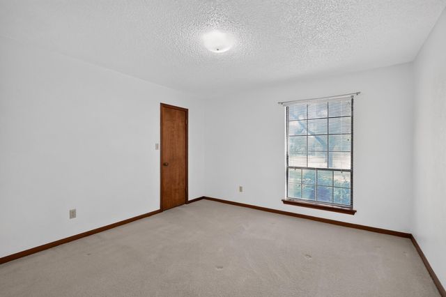 29 Country Oaks DR, Buda, TX 78610