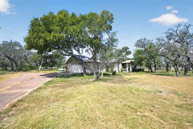 29 Country Oaks DR, Buda, TX 78610