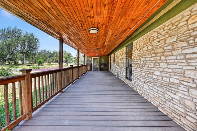 29 Country Oaks DR, Buda, TX 78610