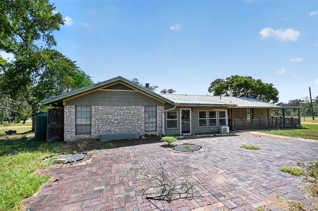 29 Country Oaks DR, Buda, TX 78610