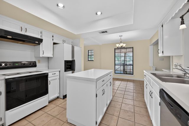 29 Country Oaks DR, Buda, TX 78610