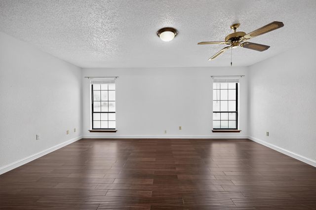 29 Country Oaks DR, Buda, TX 78610