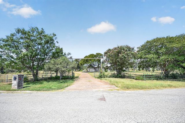 29 Country Oaks DR, Buda, TX 78610