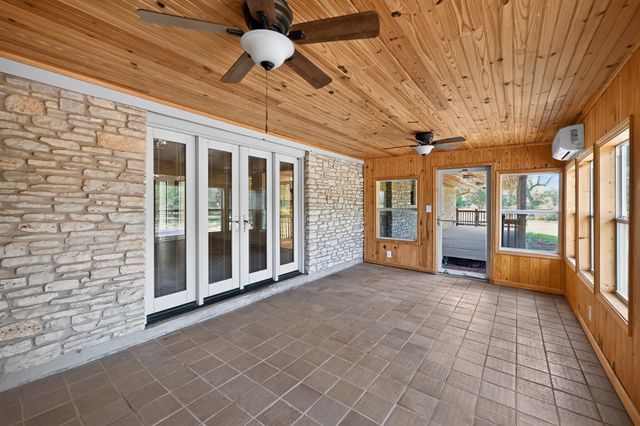 29 Country Oaks DR, Buda, TX 78610