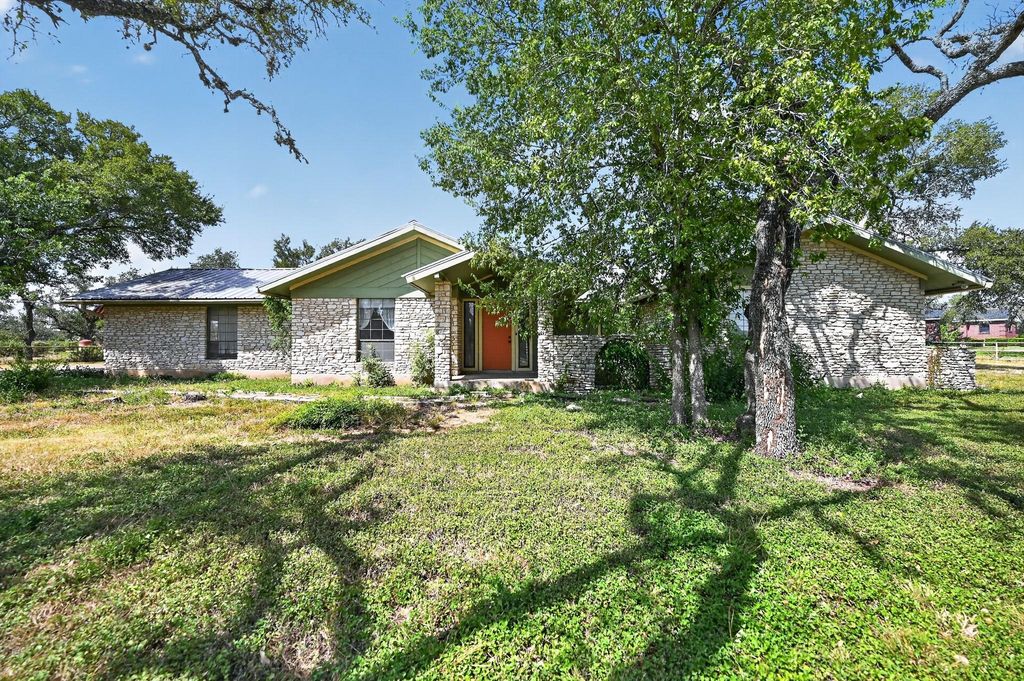 29 Country Oaks DR, Buda, TX 78610
