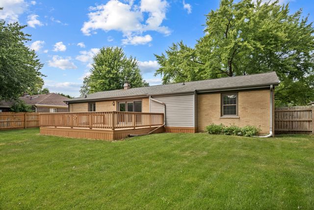 1441 Maple Lane, Elgin, IL 60123