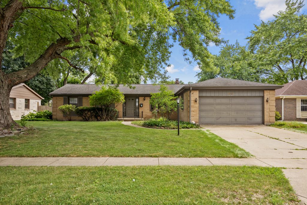 1441 Maple Lane, Elgin, IL 60123