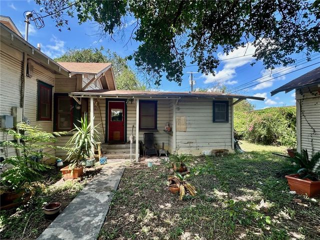 518 E Kenedy Ave, Kingsville, TX 78363