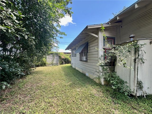 518 E Kenedy Ave, Kingsville, TX 78363