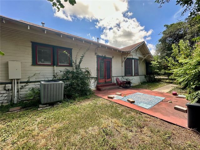 518 E Kenedy Ave, Kingsville, TX 78363