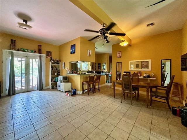 518 E Kenedy Ave, Kingsville, TX 78363