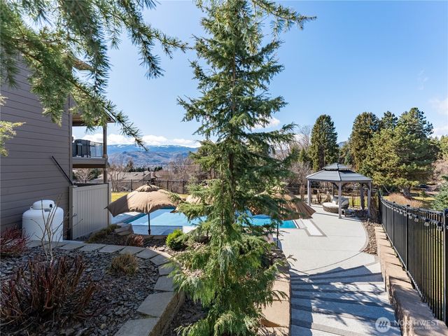 317 Stoneridge Drive, East Wenatchee, WA 98802