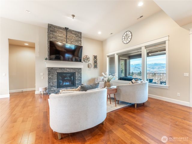 317 Stoneridge Drive, East Wenatchee, WA 98802