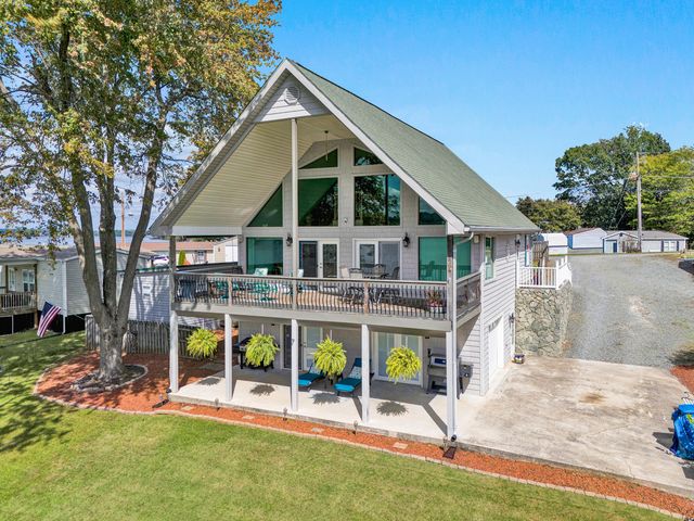 337 Emerald Pointe, Penhook, VA 24137