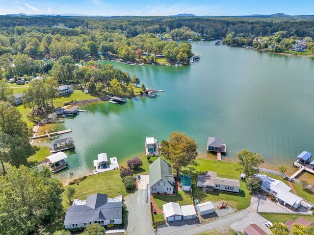 337 Emerald Pointe, Penhook, VA 24137