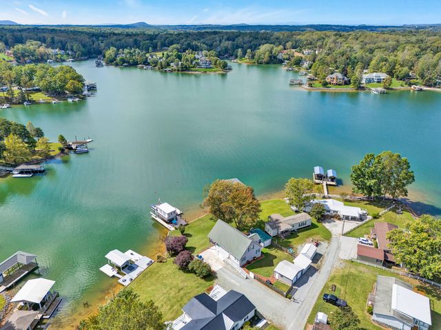 337 Emerald Pointe, Penhook, VA 24137