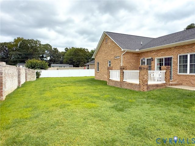 3403 Cobblestone Ln, Hopewell, VA 23860