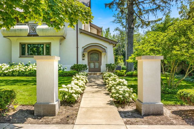 338 Woodstock Avenue, Kenilworth, IL 60043