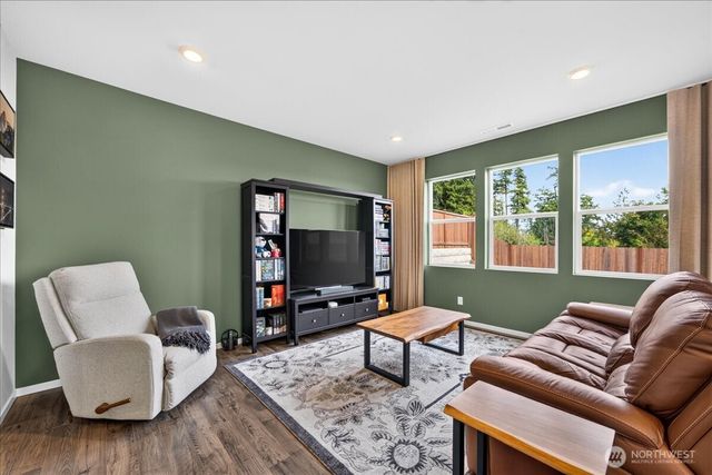 1033 SW Pendleton Way, Port Orchard, WA 98367