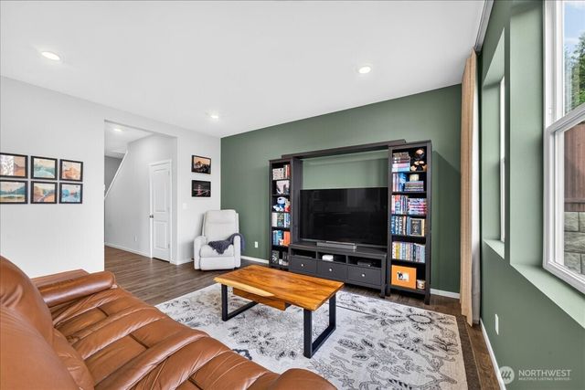 1033 SW Pendleton Way, Port Orchard, WA 98367