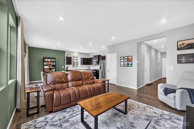 1033 SW Pendleton Way, Port Orchard, WA 98367