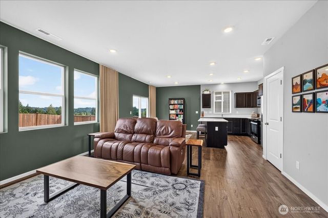 1033 SW Pendleton Way, Port Orchard, WA 98367