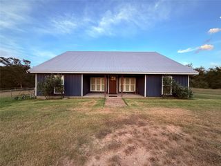 305 Goertz DR, Red Rock, TX 78662