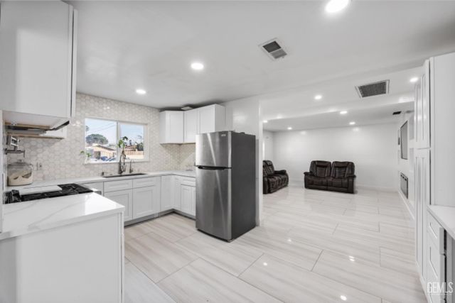 2705 Colleen Street, Bakersfield, CA 93309