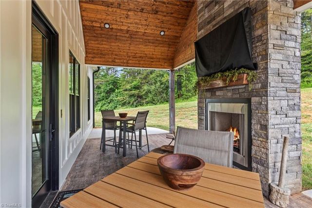 631 Hauser Road, Pinnacle, NC 27043