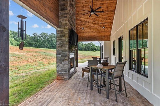 631 Hauser Road, Pinnacle, NC 27043