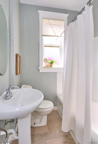 3011 Iowa Avenue, St Louis, MO 63118