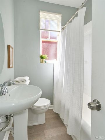 3011 Iowa Avenue, St Louis, MO 63118