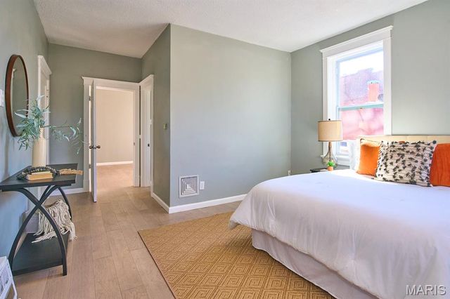 3011 Iowa Avenue, St Louis, MO 63118