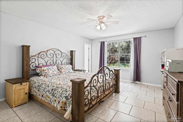 5475 Chantilly Cir, Milton, FL 32583