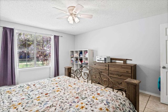 5475 Chantilly Cir, Milton, FL 32583