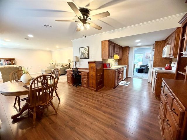 1328 W Jenkins Boulevard, Raymore, MO 64083