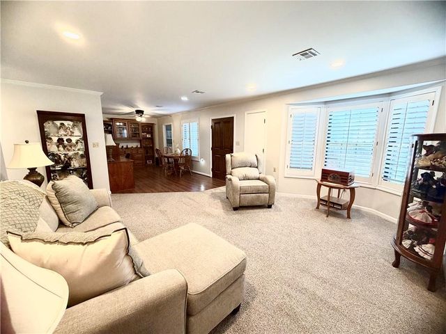 1328 W Jenkins Boulevard, Raymore, MO 64083