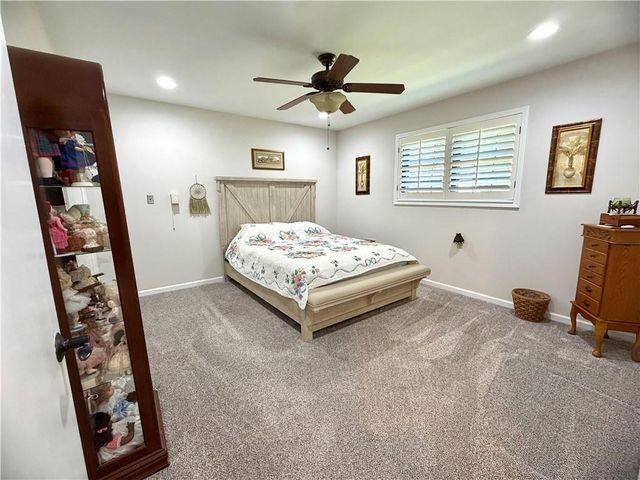 1328 W Jenkins Boulevard, Raymore, MO 64083