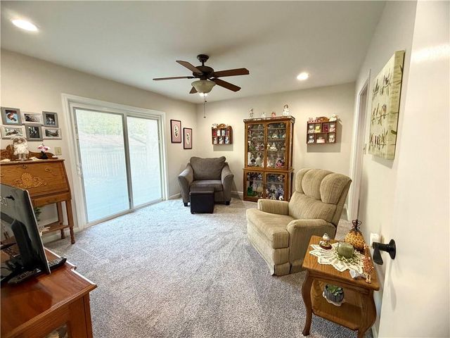1328 W Jenkins Boulevard, Raymore, MO 64083